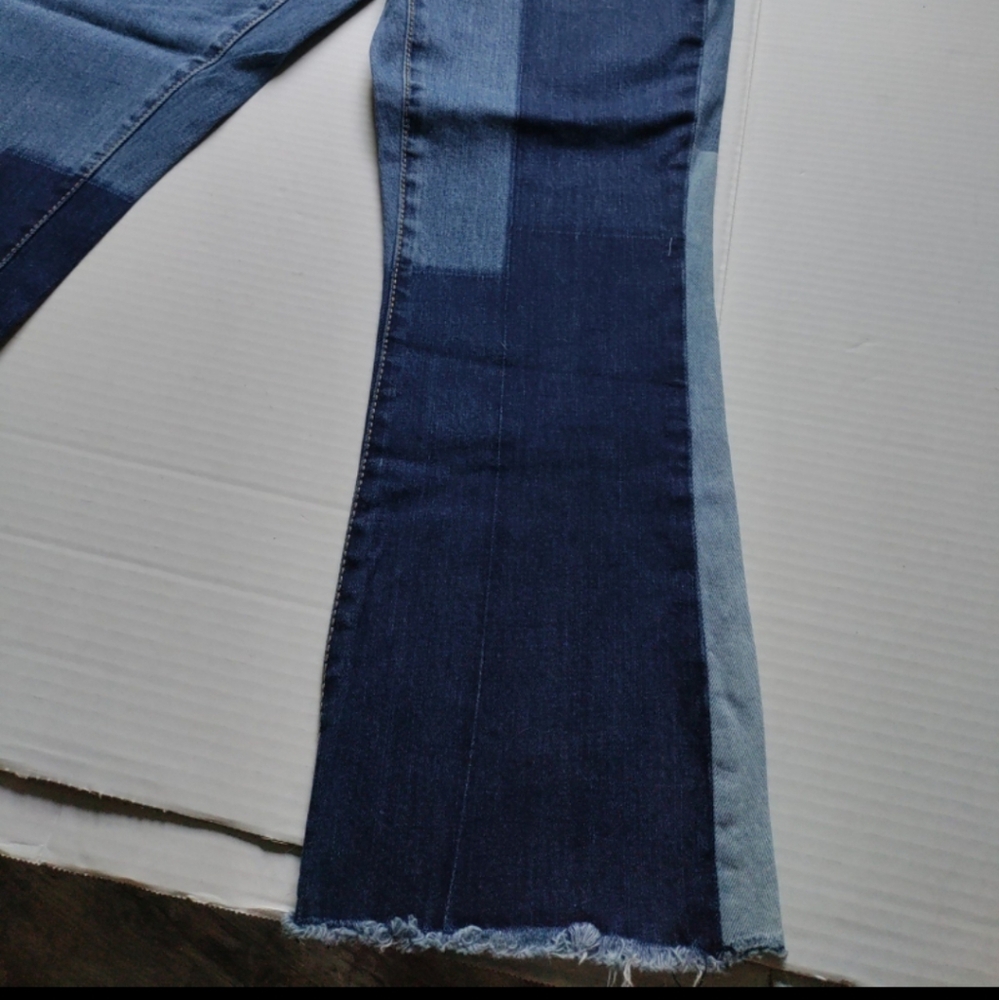 Universal Thread Jeans - image 3